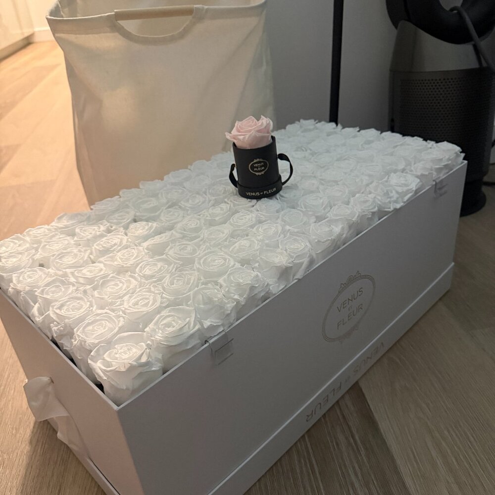 Venus et Fleur Grand White Eternity Roses Rectangular Box – Luxury Preserved Ros